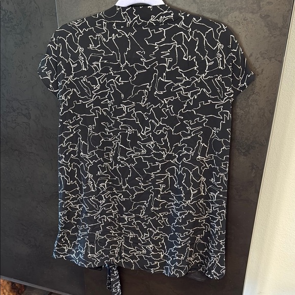 Trouve Black and White Cap Sleeve Tie Front Blouse - Picture 6 of 6